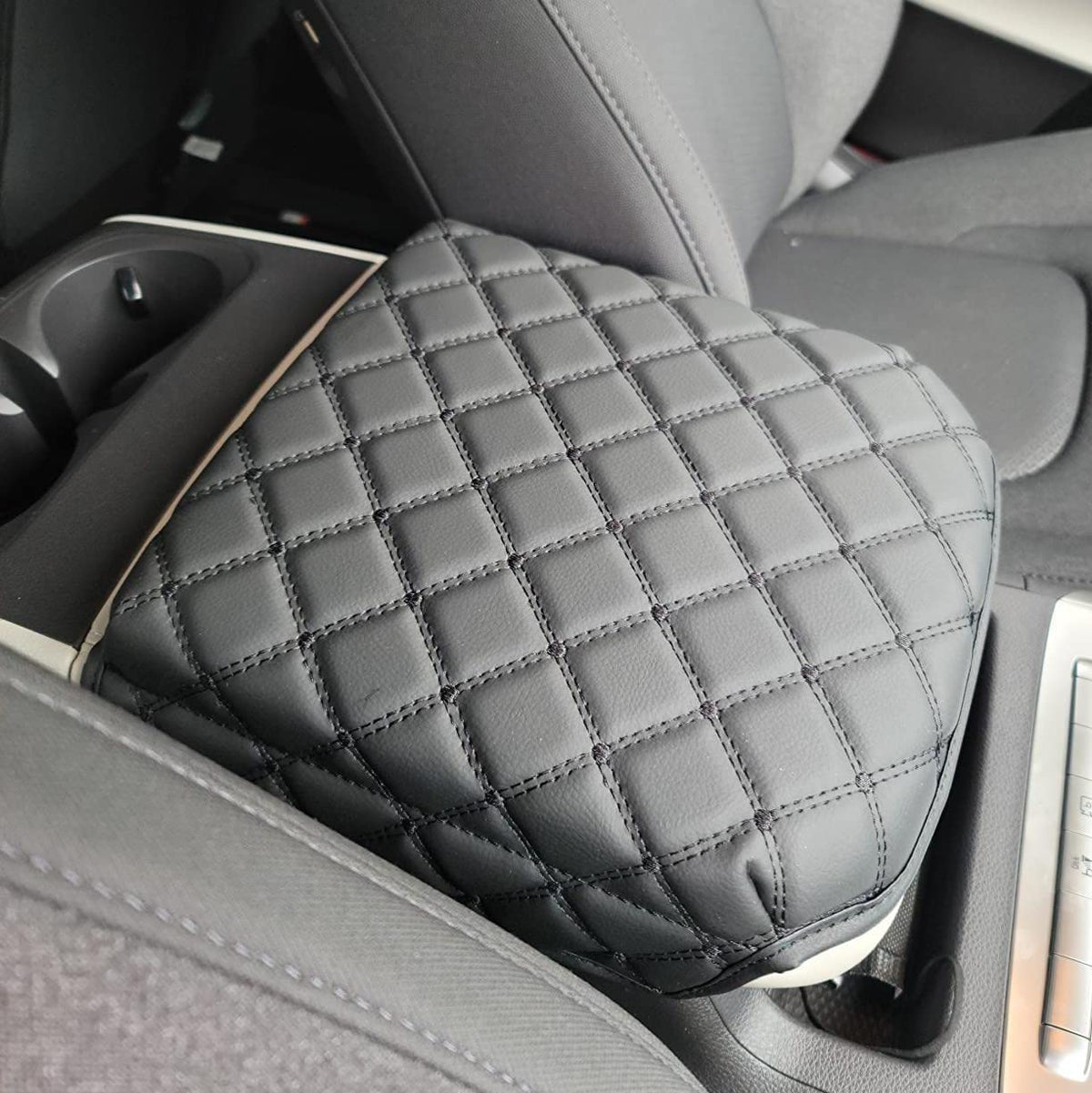 SXCY for 2022-2024 2025 2026 Kia Carnival Armrest Cover - Product Imagery